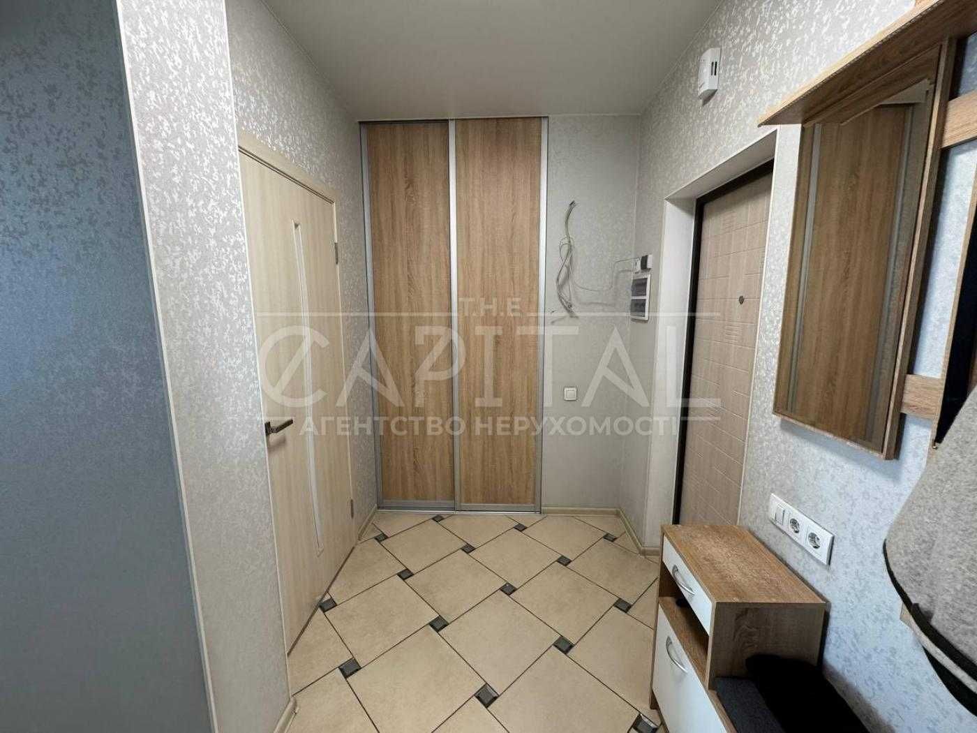 Продаж / Квартира / вул. Харківське шосе, Київ