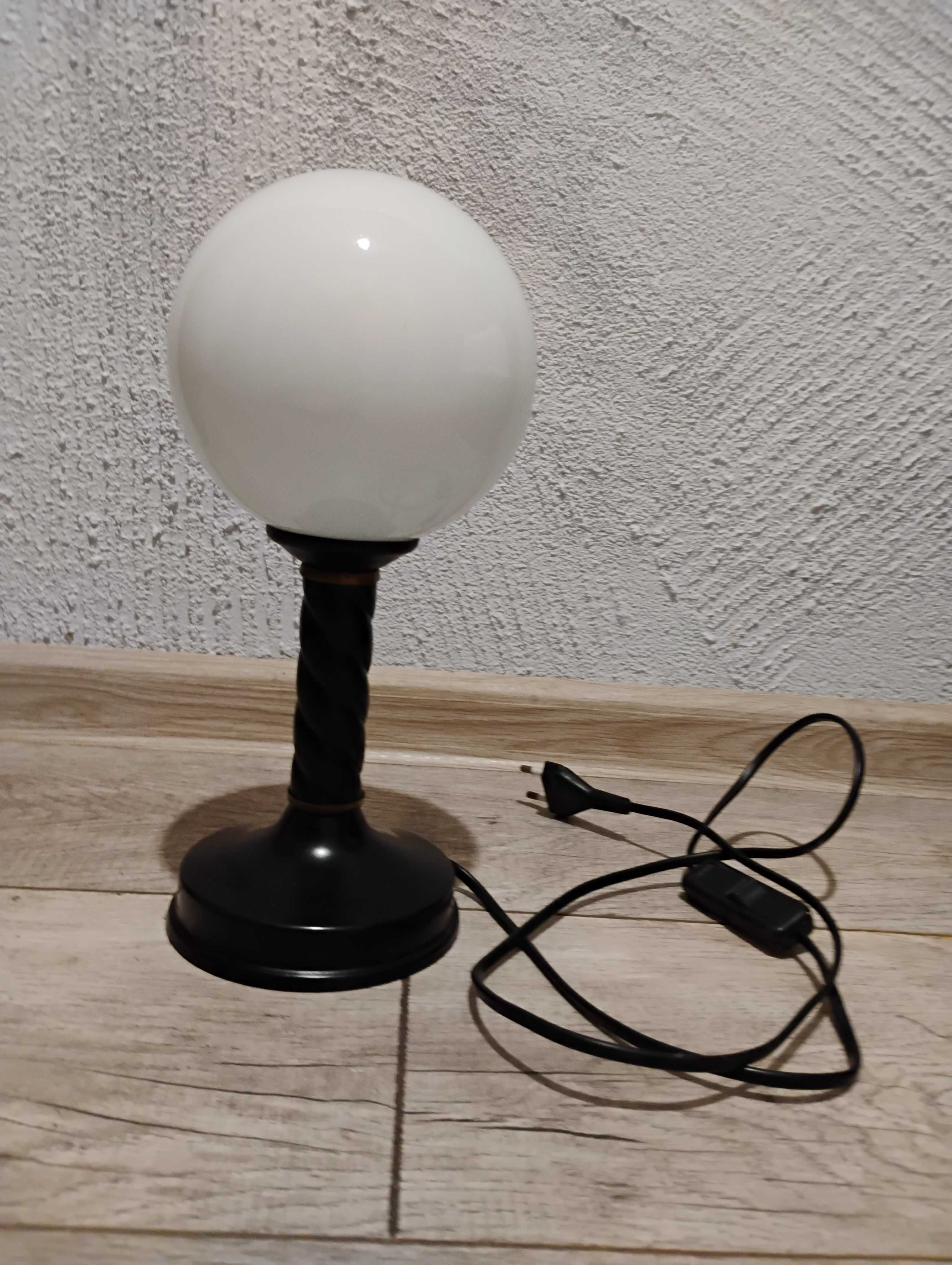 Lampka nocna 230 v .