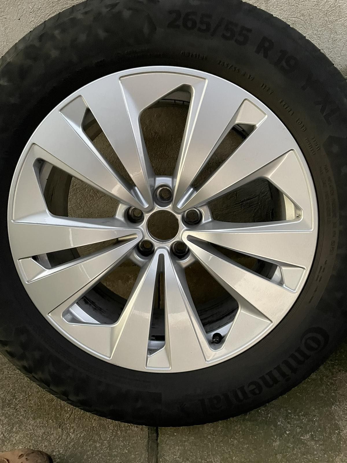 Диски з гумою AUDI Q7-8, 265/55R19