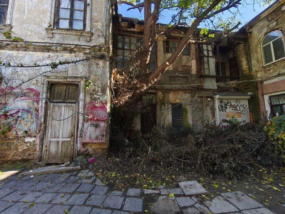 Продам 1000м2 в доме на Троицкая/ Екатерининская фасад, центр города.