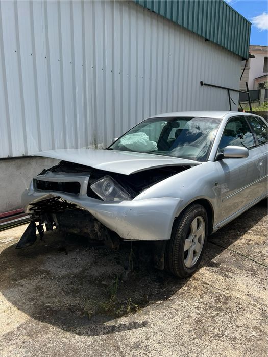 Audi A3 8L (acidentado)