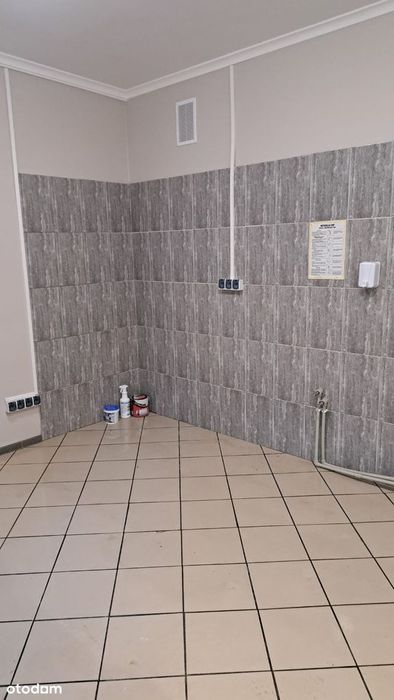 Lokal na wynajem - 21 m² z parkingiem