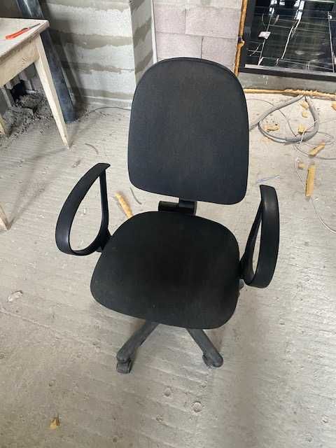 мебель офисная б\у, стол, тумбочка и кресло
