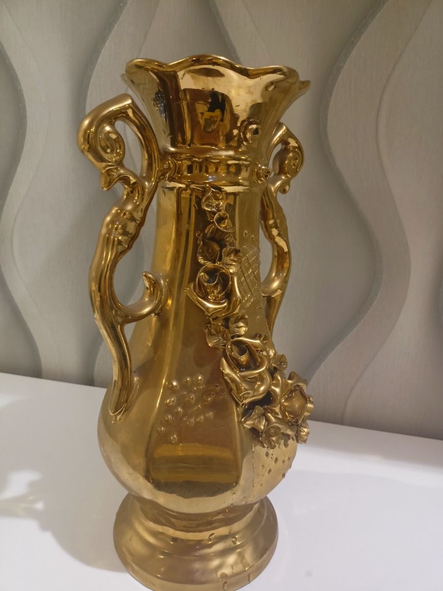 Керамическая ваза с декором