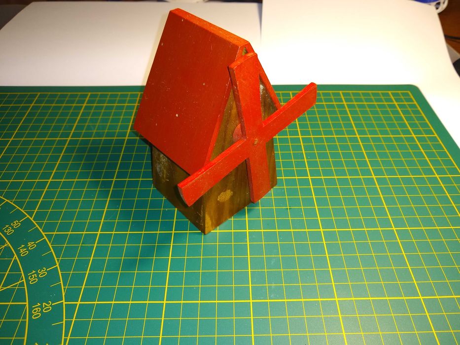 Zabawka PRL: drewniany wiatrak