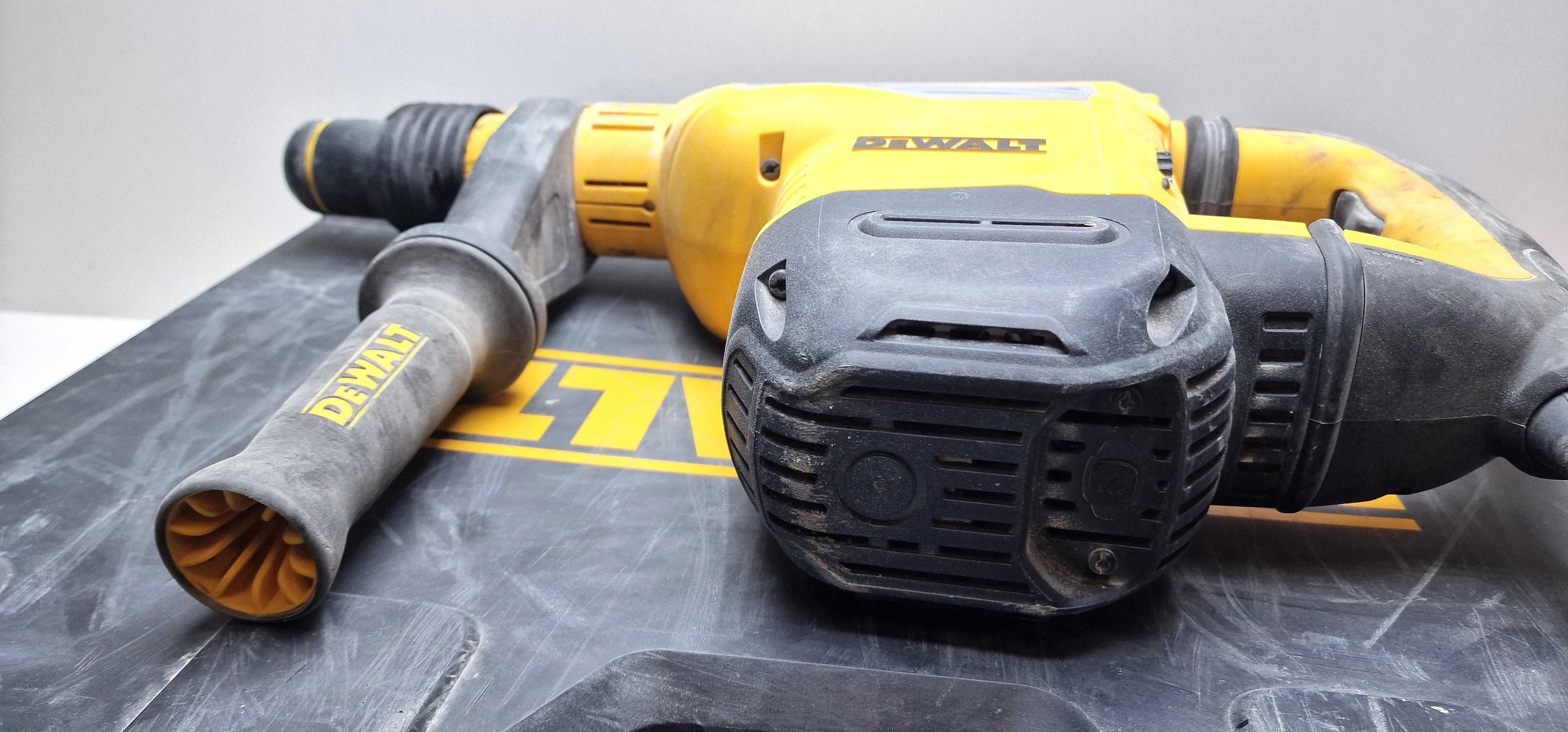 młot udarowy dewalt  D25614K-QS 1300w faktura