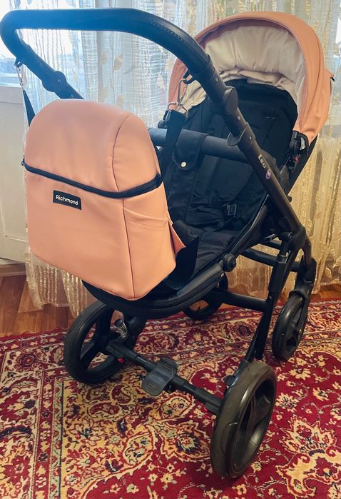 Продається дитяча коляска 2 в 1 фірми Richmond Leo ( пудровий колір)