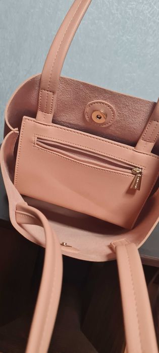 Сумка нюдового кольору