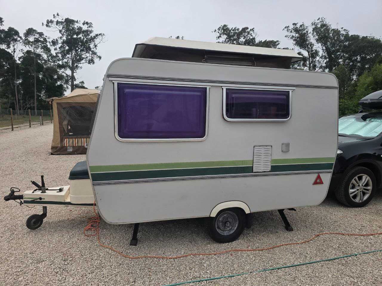 Estou vendendo uma pequena e linda caravana com números locais