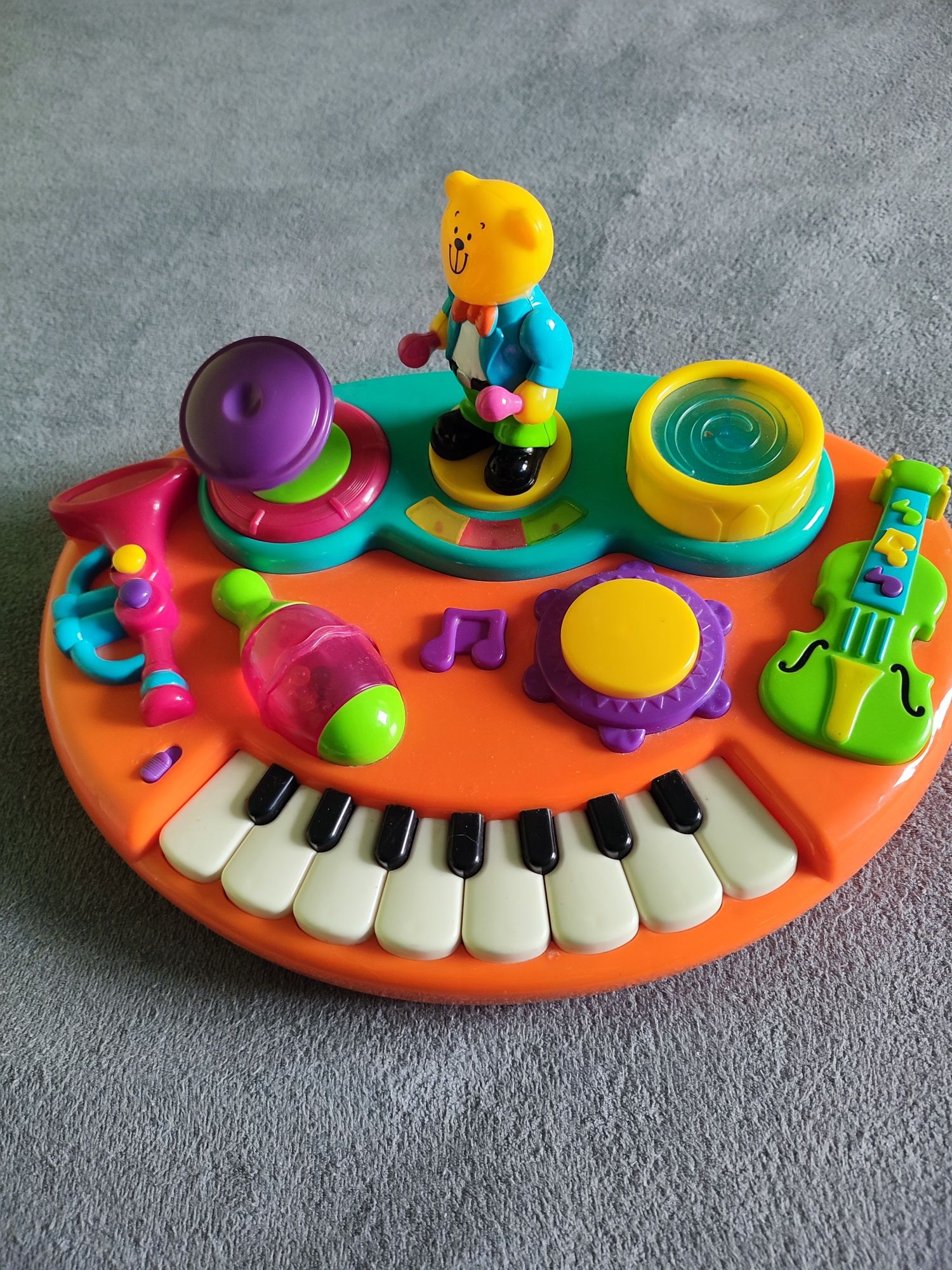 Zabawka pianinko interaktywna.