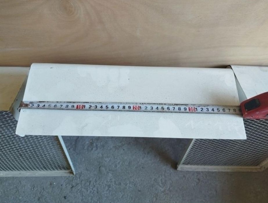 Решетка радиатора, белая. Хорошее состояние.