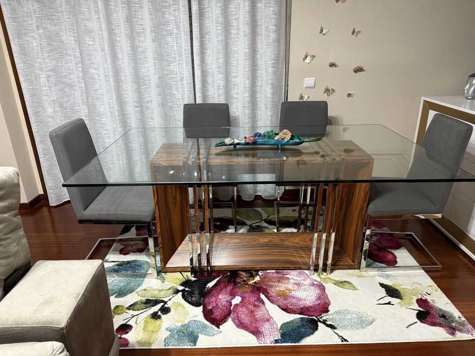 Mesa de jantar em vidro