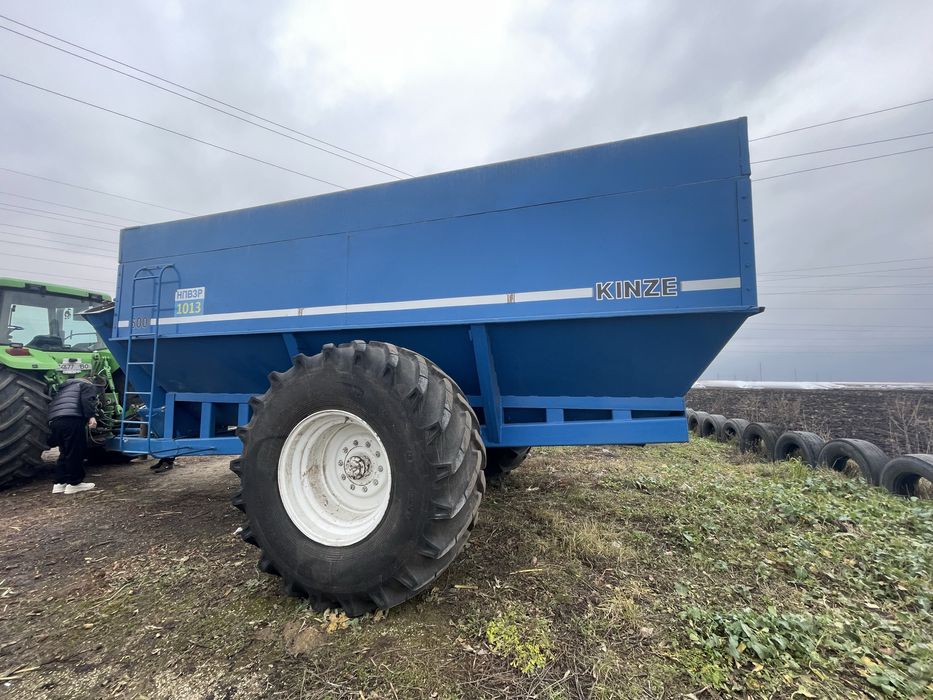 Бункер-перевантажувач Kinze 600