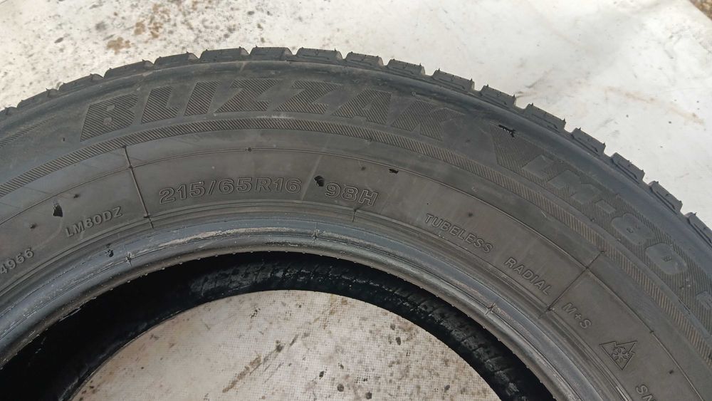 215/65/16 Bridgestone blizzak lm-80