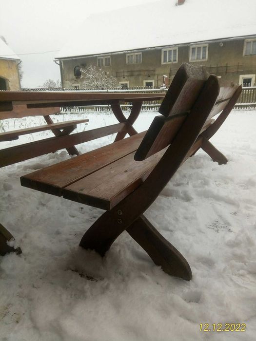 Zestaw Dębowych Mebli Ogrodowych                  < 2 ławki+stół)