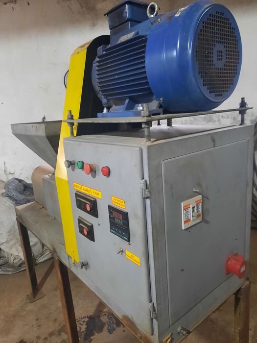 Продам прес  брикетувальний шнековий  пінікей