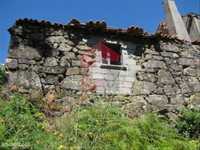 Moradia para restauro em Duas Igrejas, Vila Verde