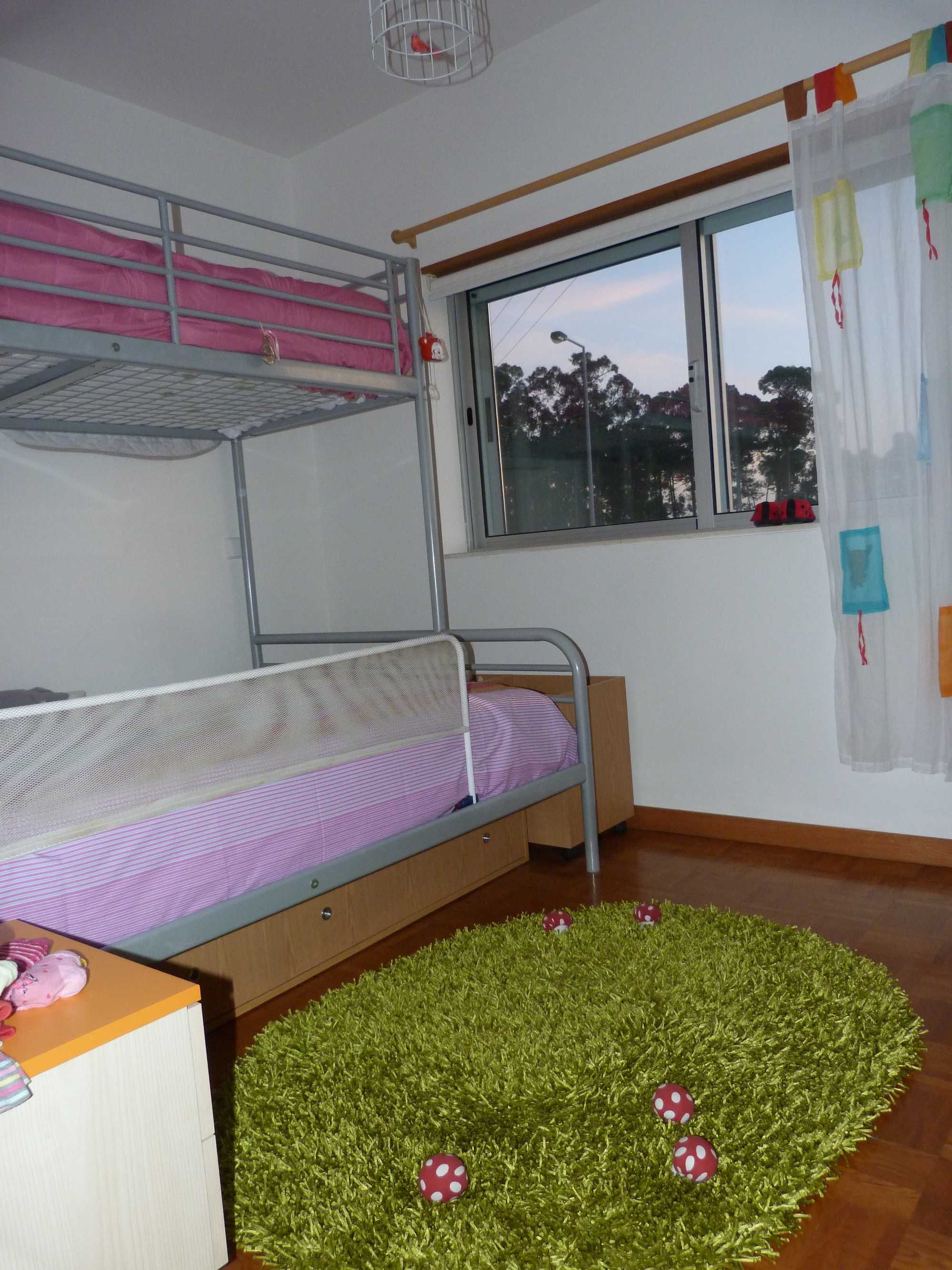 Quarto de criança/jovem e cama de bebé