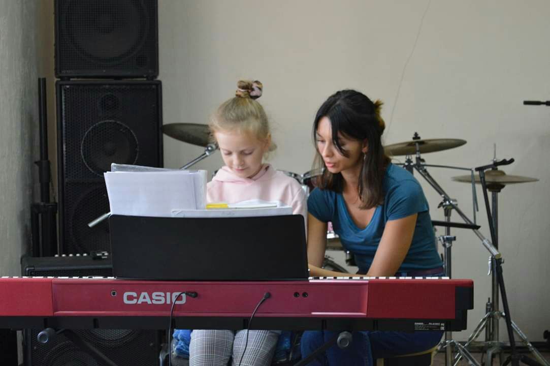 Уроки гри на фортепіано (очно) та вокалу (очні та онлайн)