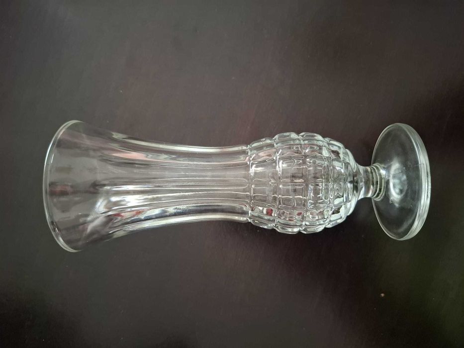 Vaso de vidro italiano vintage com bordas facetadas