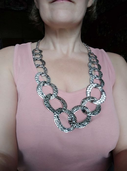 Стильное колье, цвет почерненого серебра