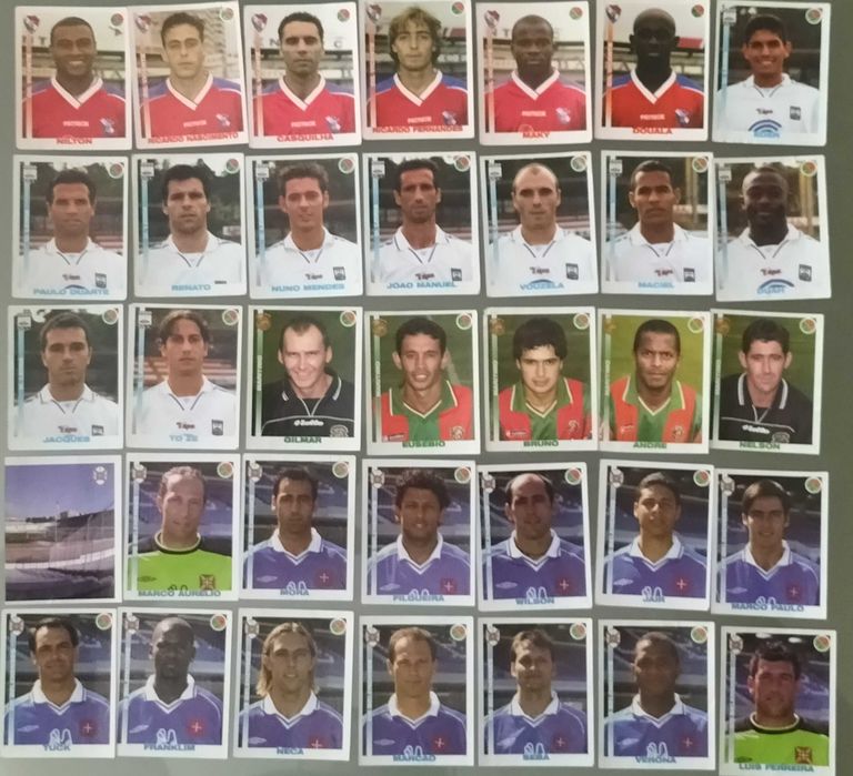 Lote de cromos recuperados "Futebol 2001/2002" (lista na última foto)