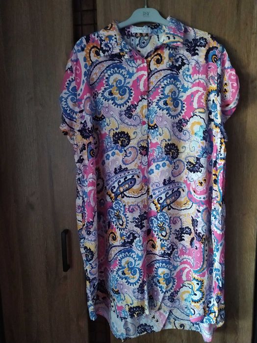 Fuksjowa Pudełkowa Sukienka z Kołnierzem i Krótkimi Rękawami Maniaci