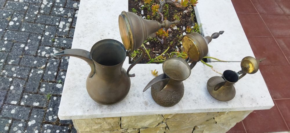 Cafeteiras Dallah latão Médio oriente