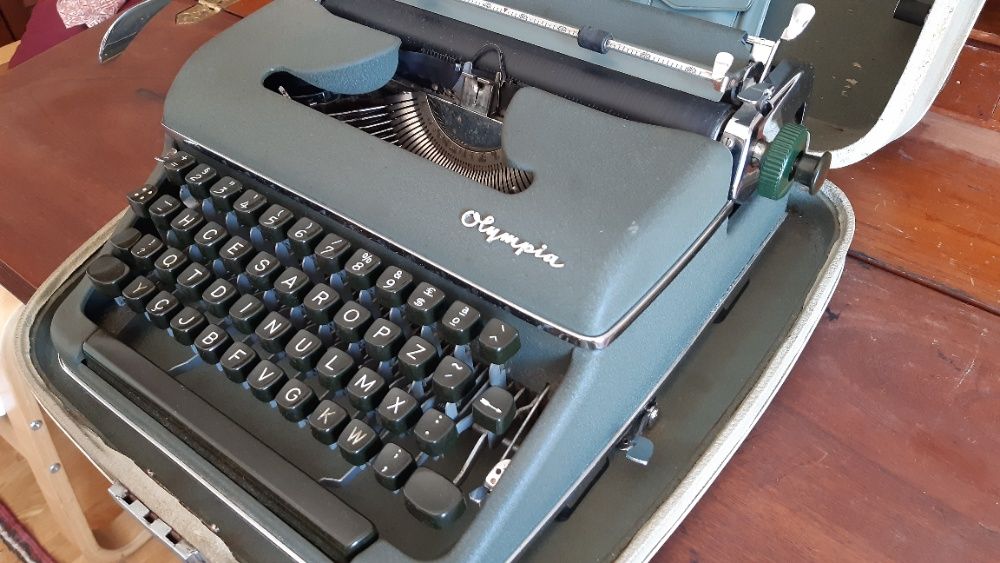 Olympia Werke AG Wilhelmshaven Portable Typewriter