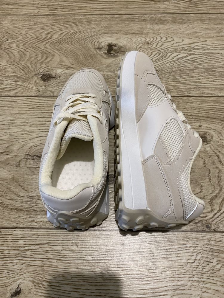 Beżowe sneakersy 36