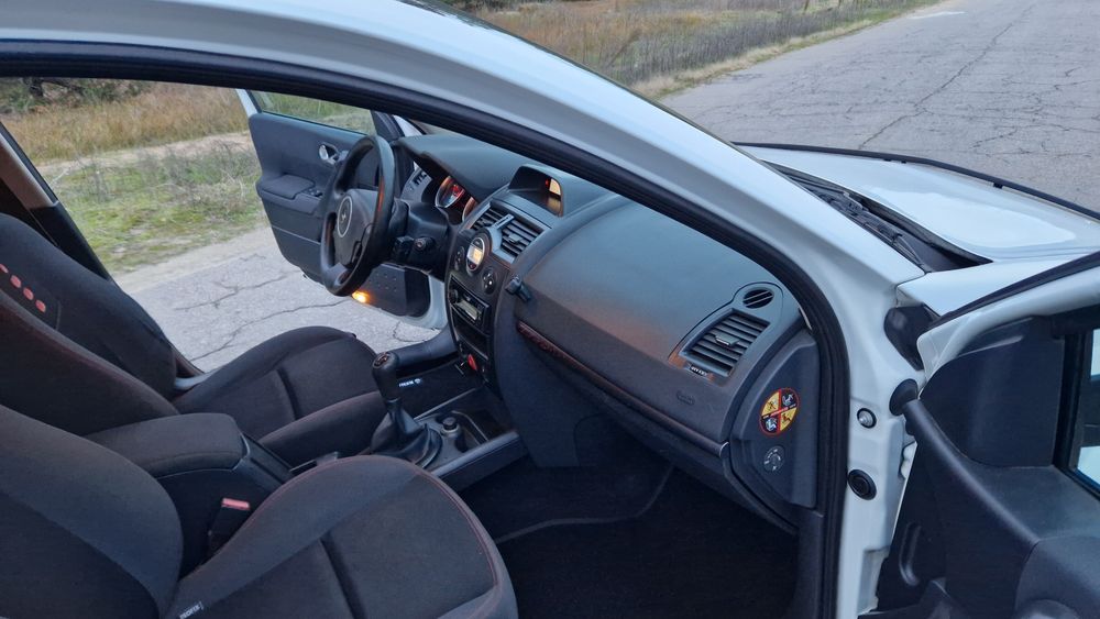 Автомобиль Renault Megan 1,6