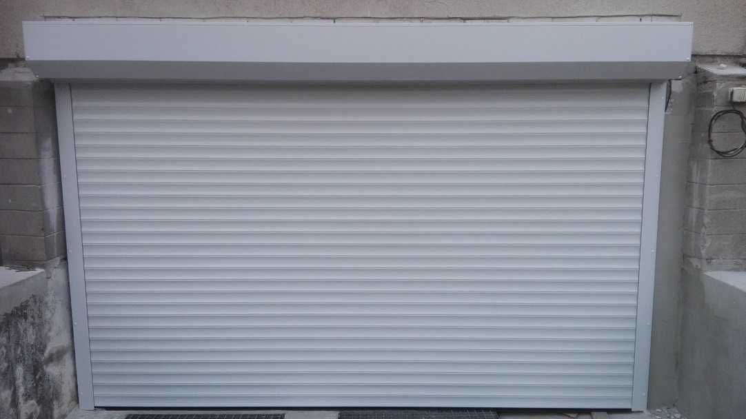 Brama rolowana, Ciepłe drzwi roletowe, Profile 77 mm, Producent