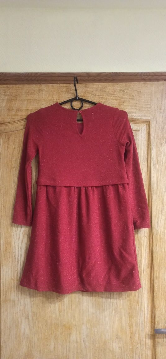8-9 лет нарядное яркое красное платье с блестящей нитью люрекса