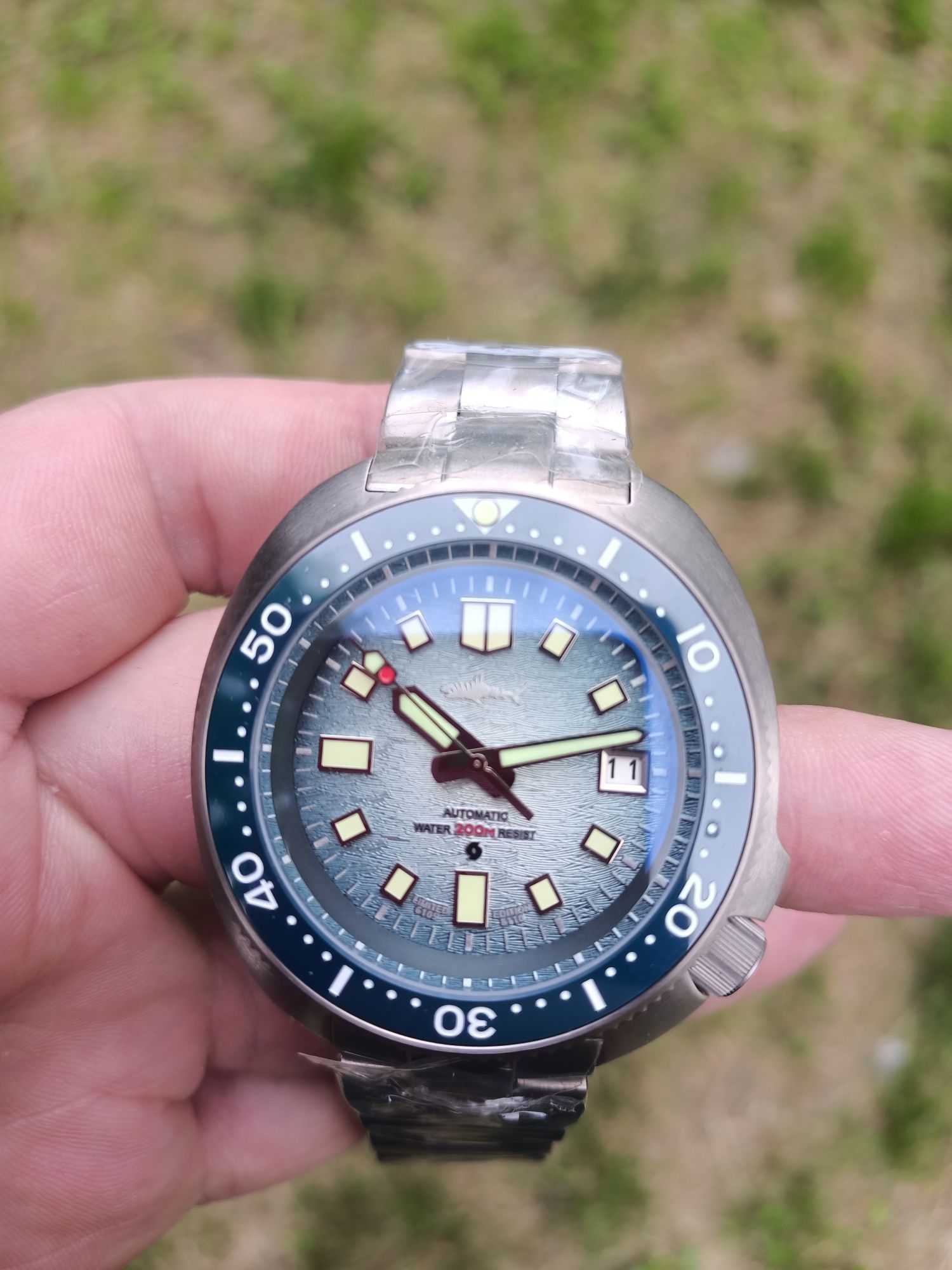 Heimdallr Diver 200m, sapfire chrustal, ceramic bezel , titanium.