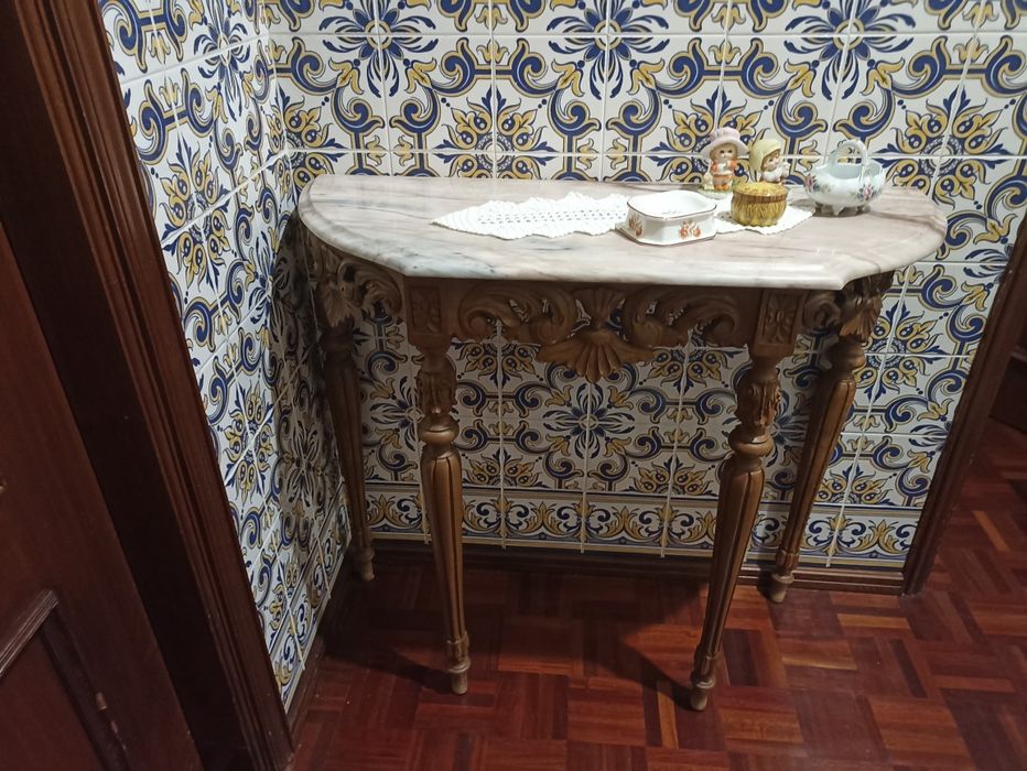 Consola de entrada e madeira trabalhada com espelho