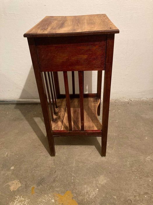 Szafka drewniana z szufladami do renowacji