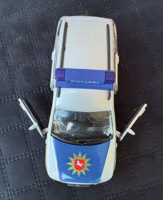 Колекційні моделі мотоцикл та поліцейське авто (Німеччина)