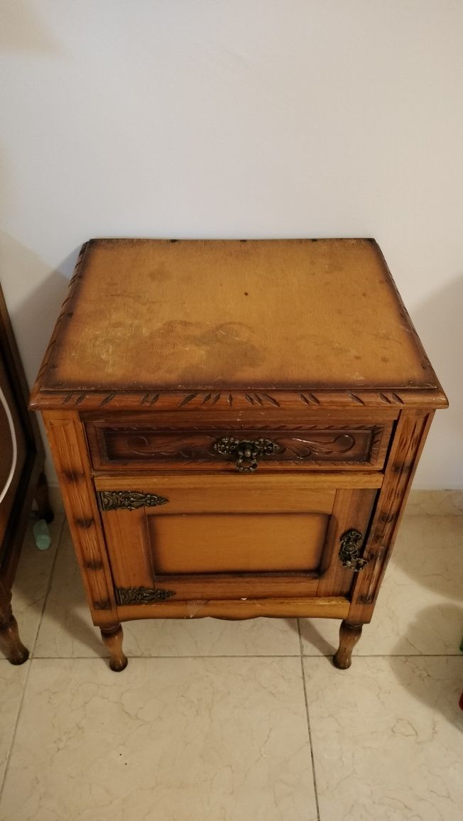 Mesa cabeceira madeira