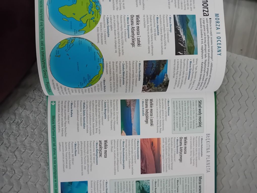 Książka  Atlas Juniora Przyroda "Morza i oceany"