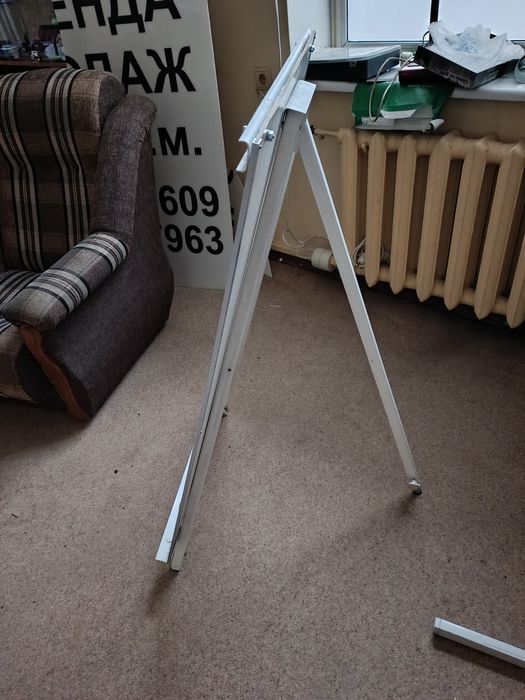 Флипчарт  офісний на тринозі  б/в