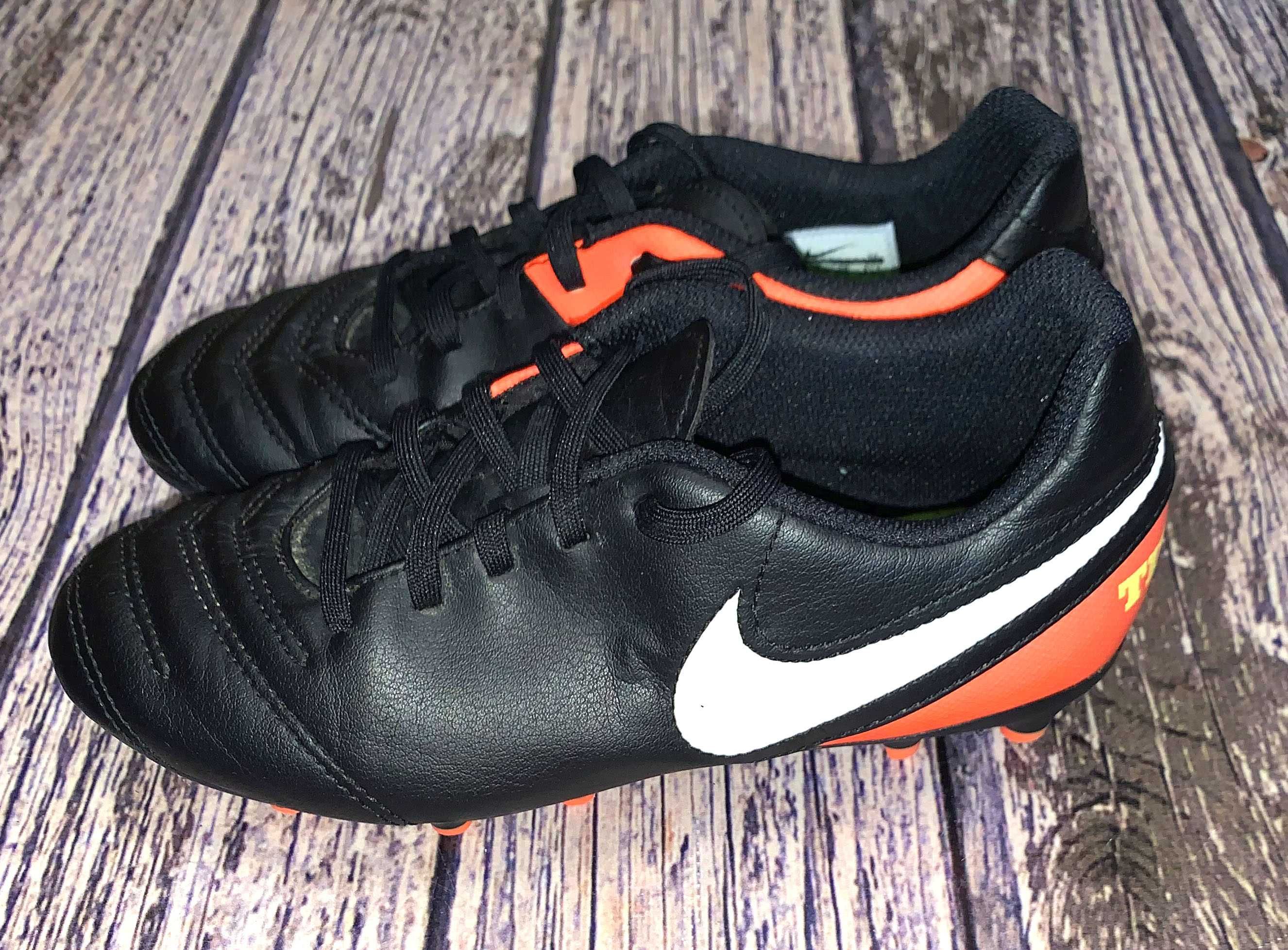 Кожаные бутсы Nike Tiempo для мальчика. размер 33 (20,5 см)