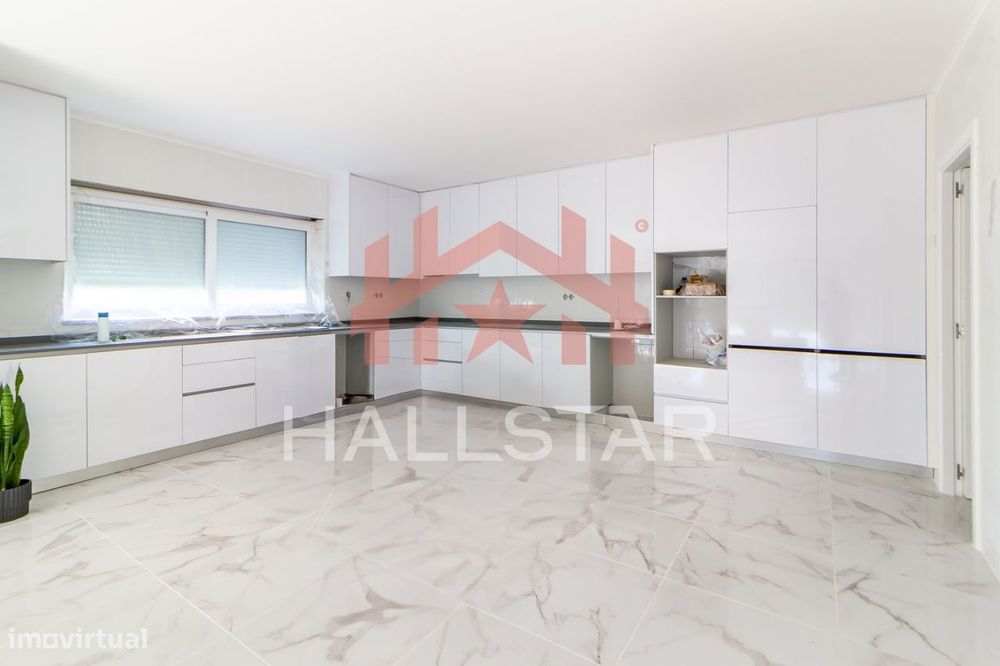 Moradia T4 / Nova / Térrea / Cozinha Equipada / Aquecimento Central /