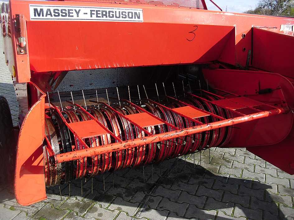 Пресс подборщик Massey Ferguson 120