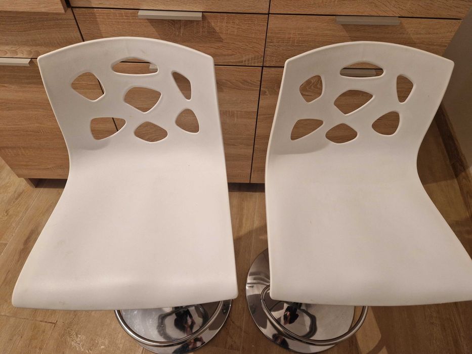 Krzesła barowe hokery białe