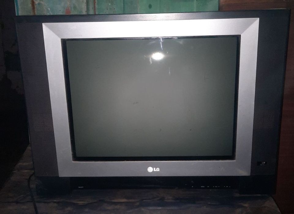 Телевизор в хорошем состоянии LG