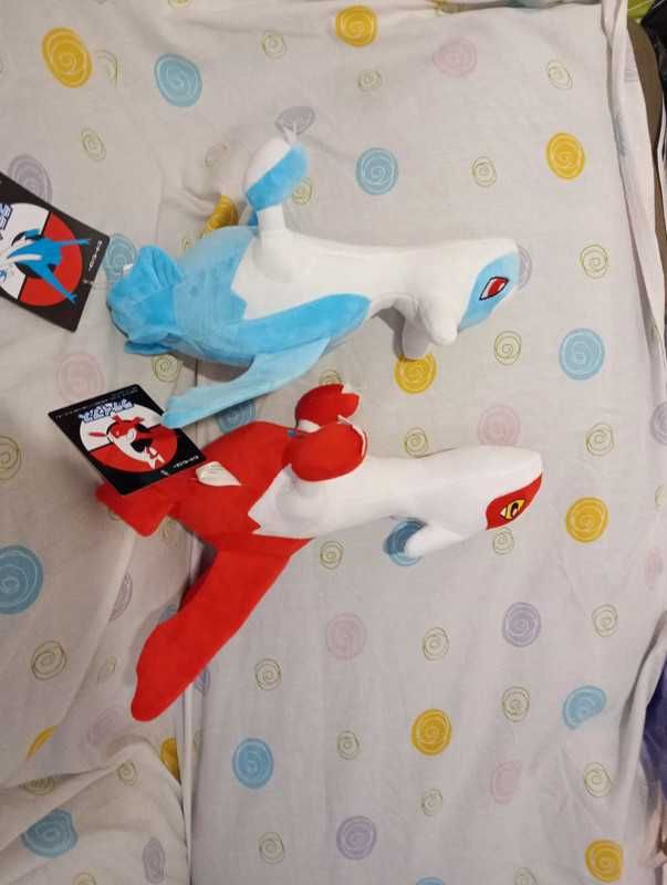 Pokémon peluche latios e latias