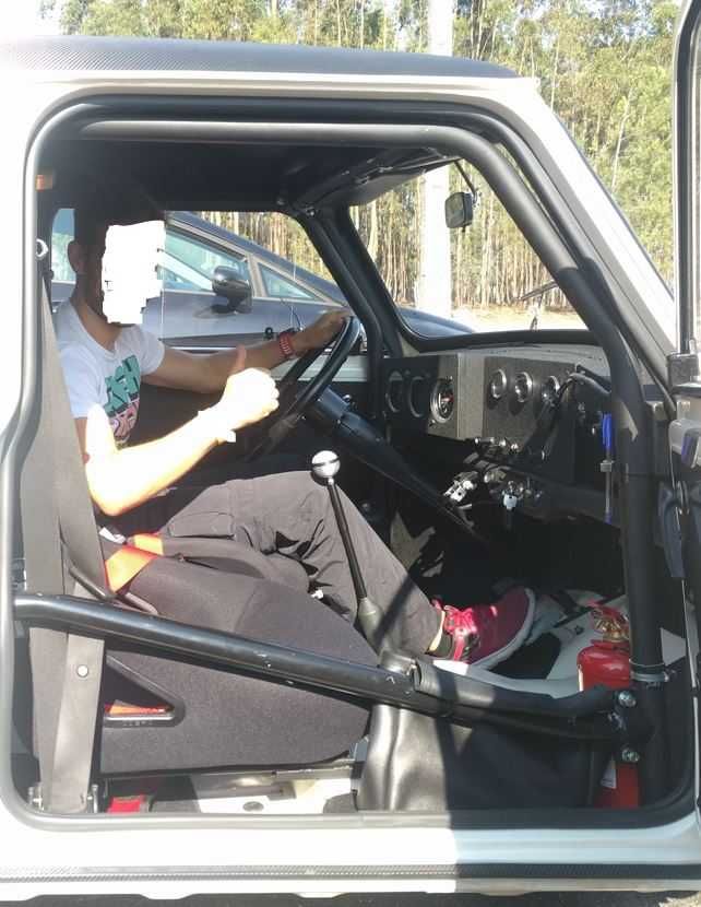 Mini 1275 GT para passeios e provas desportivas.