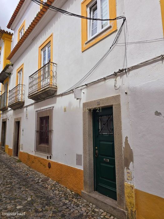 Moradia T6 Duplex no Centro Histórico de Évora – Ideal para Alojamento