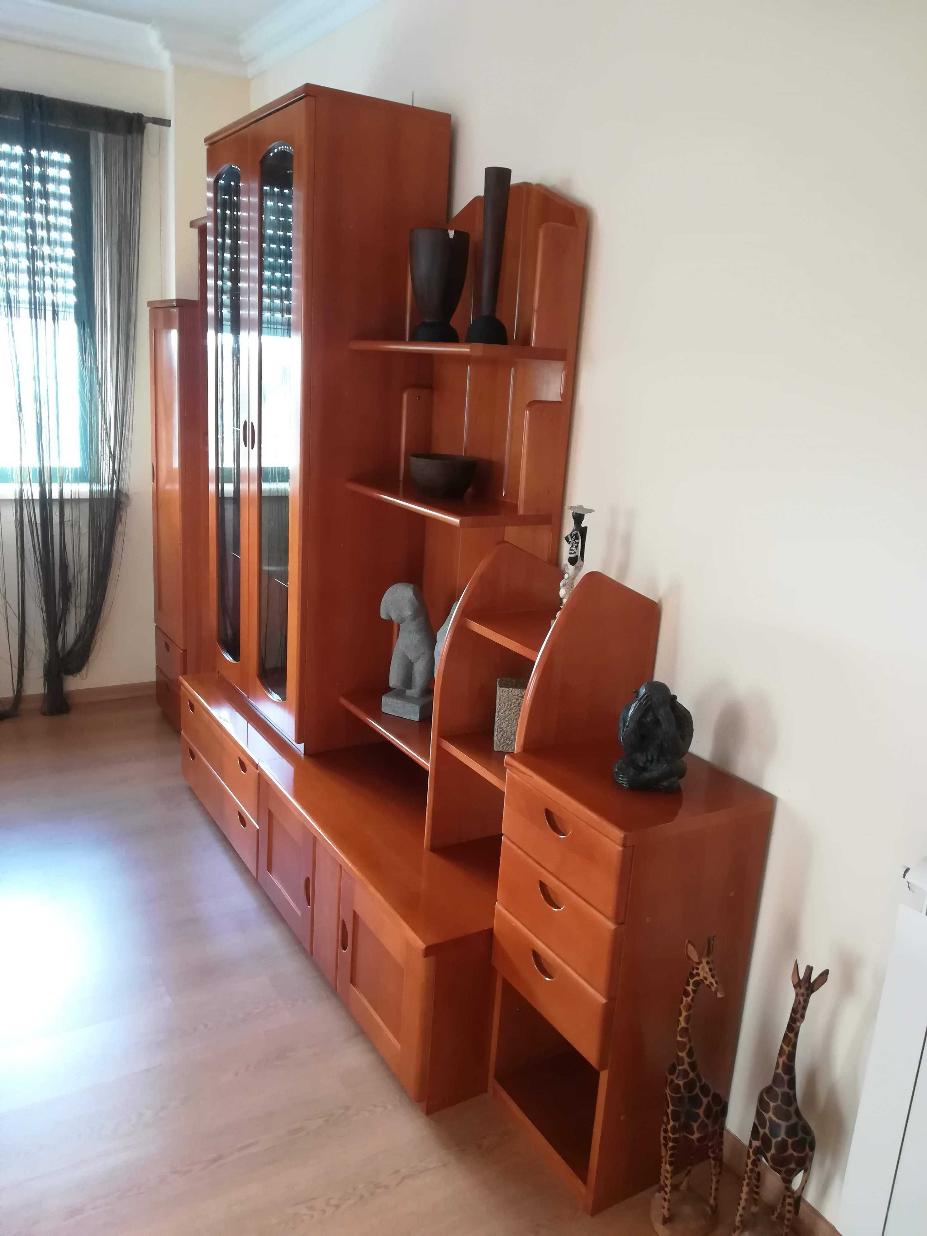 Móvel sala de jantar com iluminação