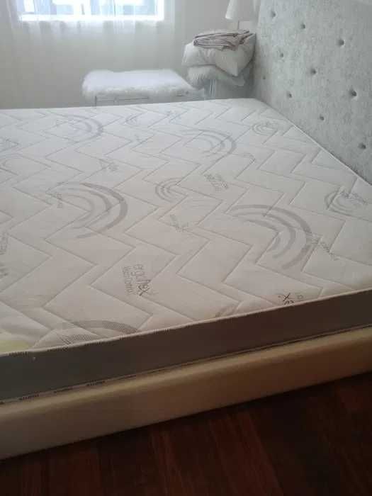 Cama sommier + colchão visco como novos